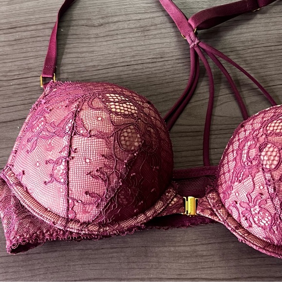 Bombshell plunge bra🥰 - Picture 3 of 4